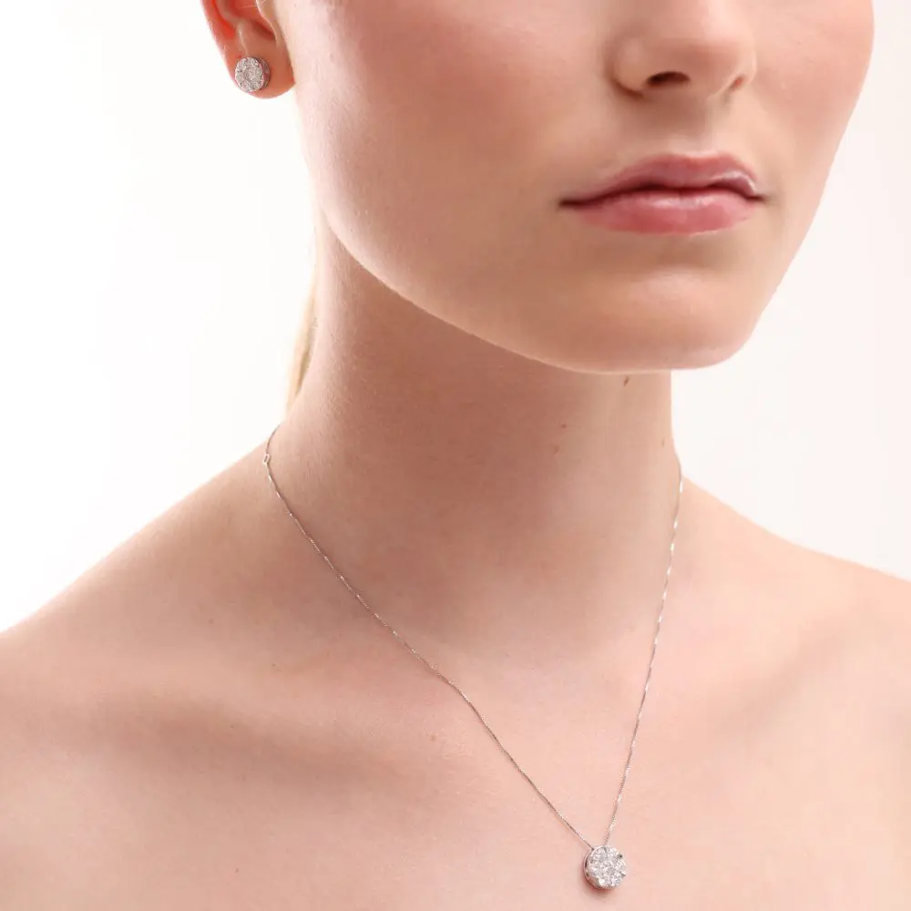Italian Diamond Cluster Pendant in 18K Gold